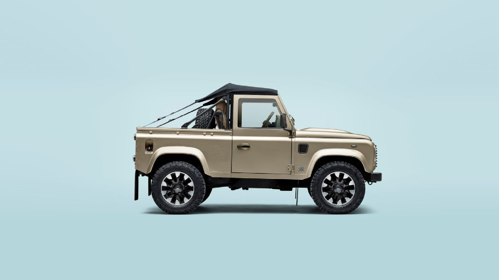 RETURN OF AN ICON: LAND ROVER CLASSIC LAUNCHES CLASSIC DEFENDER V8 SOFT TOP